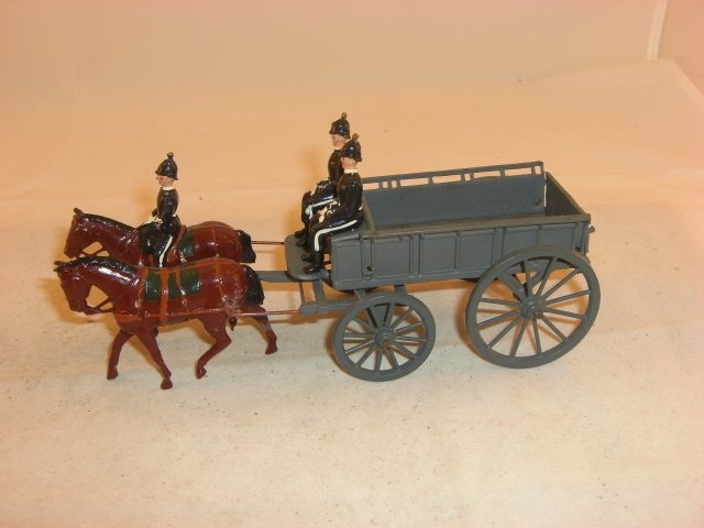 Britains #146 Royal Army Service Corps: Britains #146 Royal Army Service Corps; condition excellent; 5 pieces; post war.