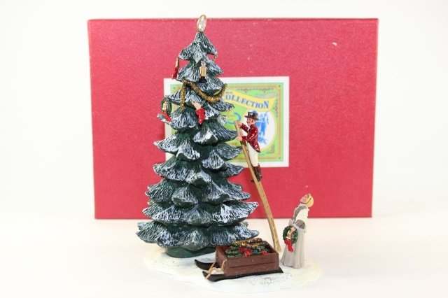 Trophy Miniatures Trimming the Village Tree: Special Christmas Edition XM23 Excellent Condition With Box 5 Pieces.