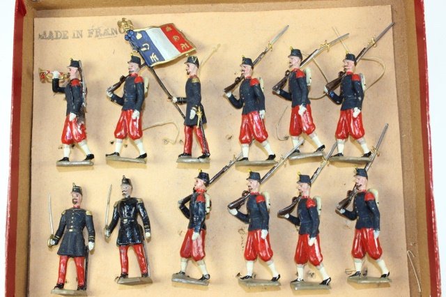 CBG Mignot Napoleonics: Line Empire Mismatched Loose With Box Very Good Condition 12 Pieces.