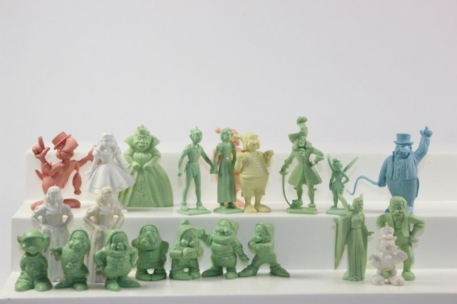 Marx 60mm Dimestore Plastic Characters: Disney Figures Snow White and 7 Dwarfs, Peter Pan, Pinocchio, Alice in Wonderland 22 Pieces.