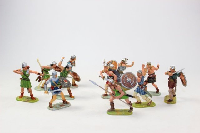 Elastolin Normans and Vikings: Ref. 256 2- Painting 1 Normans, 9- Painting 2 70mm Plastic No box 11 Pieces.