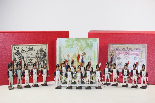C.B.G. Mignot Grenadiers De la Garde: Napoleon in Egypt Excellent Condition With 2 Broken Swords With boxes 19 Pieces.
