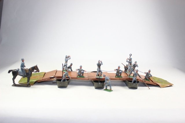 Heyde French Pontoon Section: Pioneers Building Bridge And Pontoon Bridge Excellent No box 13 Pieces.