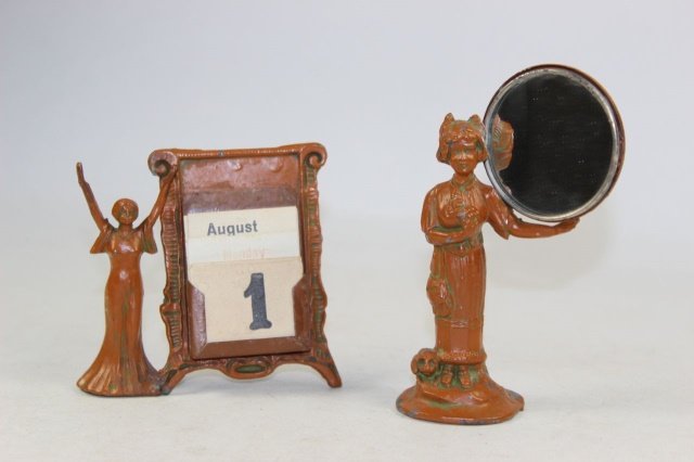 Heyde Nick/Nack Vanity Desk Set: Excellent Condition 2 Pieces.