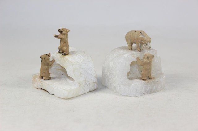 Heyde Nick/Nack Polar Bear With Cubs On Ice: Excellent Condition 2 Pieces.