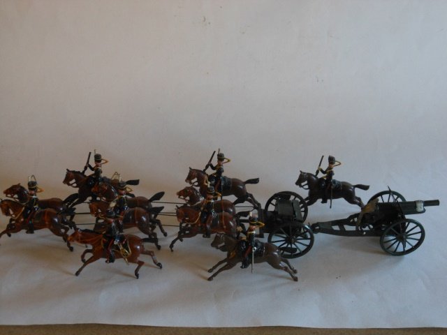 Britains Set #39 Royal Horse Artillery, ROAN: With Gun and Escort. Post War. 13 pieces. Untied. No tie card. In original R.O.A.N. box. Condition vey good. (one plume missing from trooper). Box poor. (Split at 3 corners of the box; and 4 corners o