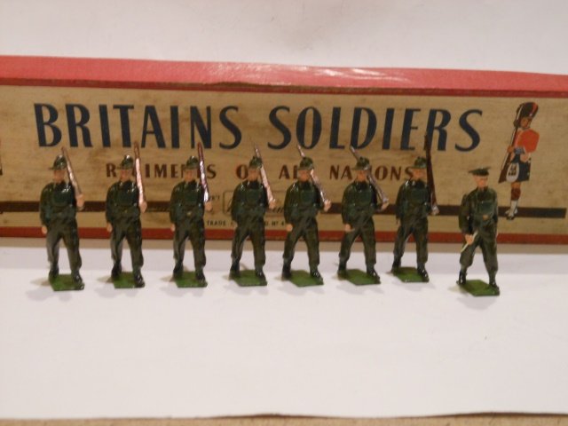 Britains Set #2031 Australian Army Infantry: Battle Dress, marching, slope arms. 8 pieces. Post War. Untied. Tie card inside original R.O.A.N. box. Condition excellent. Box very good,