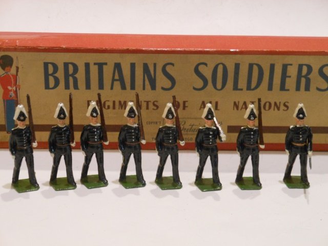 Britains Set #2035 Svenska Armen, Swedish Army: Svea Livgarde, First Lifeguard. 8 pieces. Post War. Untied. Tie card inside original R.O.A.N. box. Condition excellent. Box very good.