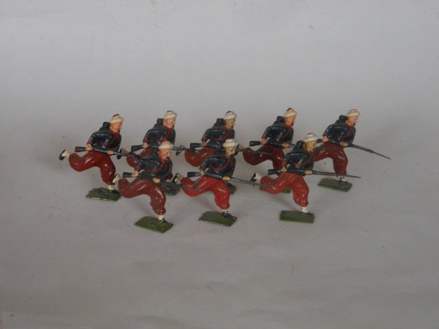 Britains Set #142 French Zouaves: Post War. Unboxed. 8 Pieces. Condition Very Good.