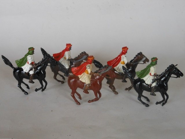 Britains Set #164 Arabs on Horses: Post War. Unboxed. 5 Pieces. Condition Very Good.