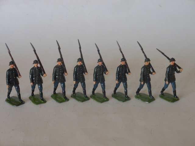 Britains Set #432 German Infantry: Post War. Unboxed. 8 Pieces. Condition Very Good.