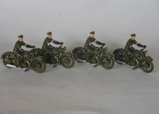 Britains Set #1791 Royal Corps of Signals: Post War. Unboxed. 5 Pieces. Condition Very Good.