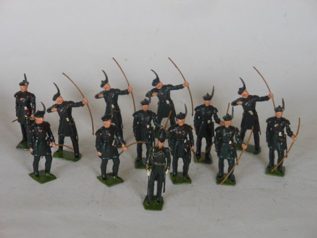 Britains Set #2079 Royal Company of Archers: Post War .Unboxed.13 Pieces. Condition Very Good.