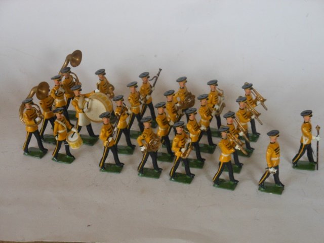 Britains Set #2110 U.S. Military Band: Yellow Tunics. Post War. Unboxed. 24 Pieces. Condition Very Good.