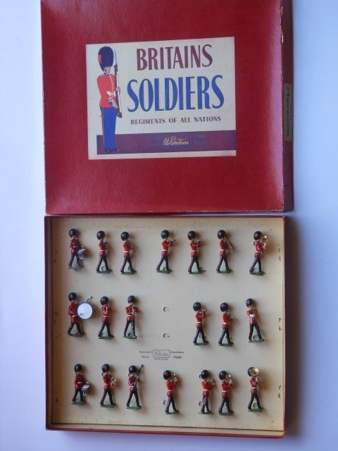 Britains Set #37 Coldstream Guards Band: 20 pieces, with original R.O.A.N. box. Untied. Post War. Condition very good. Box very good. (set is one figure short)