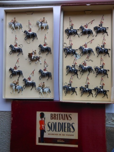 Britains Set #9405/2085 Musical Ride: Post War. 23 pieces with original R.O.A.N. box. Untied. Condition very good. Box very good.