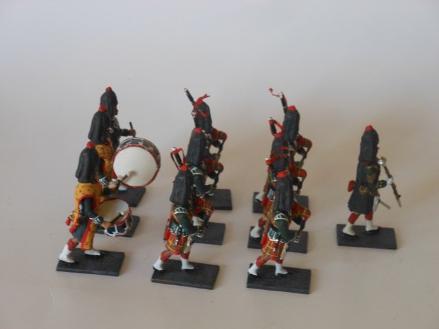Highland Pipe Band, Maker Unknown: 10 pieces Unboxed. Post War. Solid cast. Condition very good. Box very good.