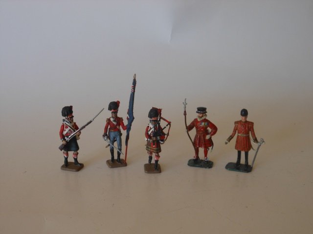 Graham Farish/Imrie and Risley: 5 pieces. Farish State Trumpeter does not have a trumpet. Post War. Condition very good.