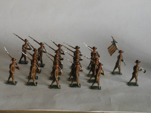 Heyde U.S. World War One Infantry: Pre-War. Bugler, Flag Bearer and men at slope. 20 Pieces Condition Very Good.