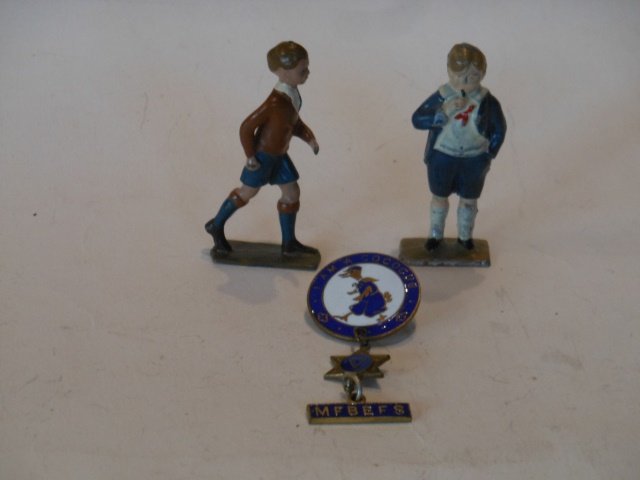 Britains Cococub Boys and Pin: Pre-War. First and second version boy Jonathan with Cococubs members pin and leader bar. Unboxed. Condition Excellent.