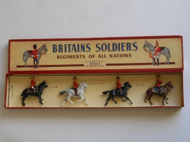 Britains Set #201 Staff Officers: 4 pieces, tied in original R.O.A.N. box. Post War. Condition excellent. Box excellent.