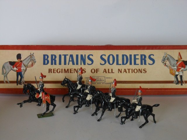 Britains Set #2 Royal Horse Guards: Officers Horse tail broken. 5 pieces with original R.O.A.N. box. Post War. Condition very good. Box very good.