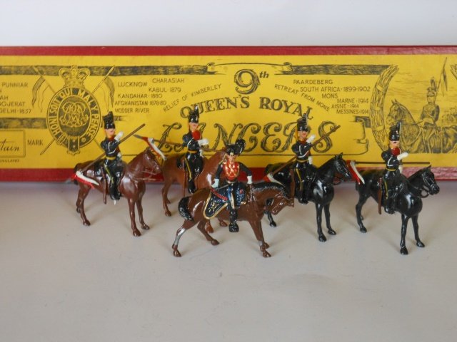 Britains Set #24 Queen’s Royal Lancers: 5 pieces with original Battle Honor Box. Post War. Condition very good. Box very good but has no tie card.