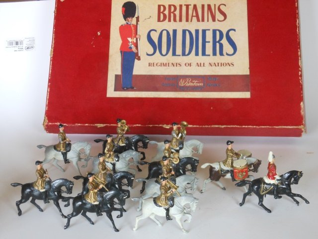 Britains Set #101 First Life Guards Band: 12 pieces with original R.O.A.N. box. Untied. Post War. Condition very good. Box good, but lid split on 4 corners.