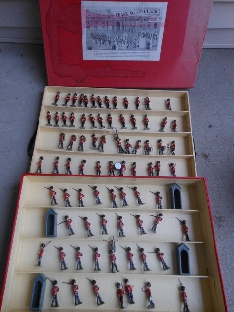 Britains Set #1555 Changing of the Guard: 82 pieces in original illustrated box. Untied. Post War. Condition very good. Box very good. *There will be an additional $50 charge to ship this lot due to it’s size.