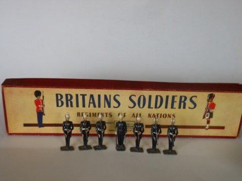Britains Set #2071 Royal Marines at Present: 7 pieces in original R.O.A.N. box. Untied. Post War. Condition very good. Box very good.