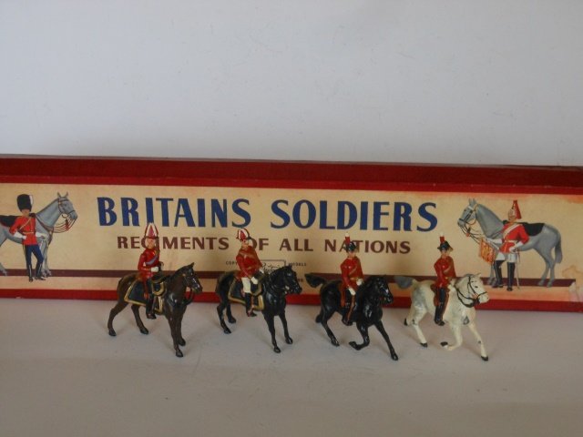 Britains Set # 201 Officers of the General Staff: 4 pieces. Post War. Untied in original R.O.A.N. box. Condition very good. Box very good.