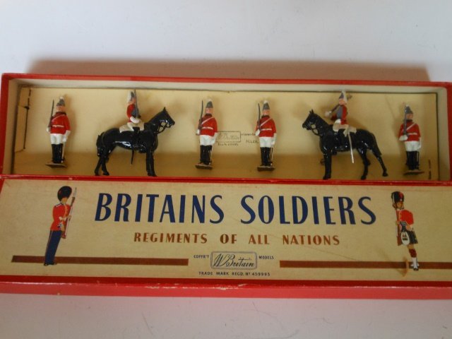 Britains Set #2029 Life Guard Sentries: 6 pieces. Post War. Tied in an original R.O.A.N. box. Condition excellent. Box very good.