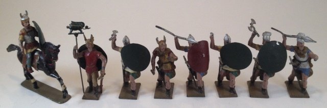 Mignot Gauls: 8 pieces. Condition Very Good. 4 Broken Weapons. No Box.