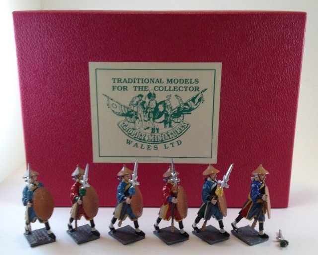 Trophy Boxer Rebellion No Label: 6 pieces. Condition Excellent. Box Excellent; broken tip.