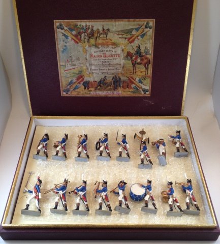 Lucotte Napoleonic 3rd RGT de: 16 pieces. Condition Excellent. Box Excellent. Post War.