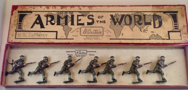 Britains USA Infantry in Action #1625: 7 pieces. Condition Very Good To Excellent. Box Good. Post War.