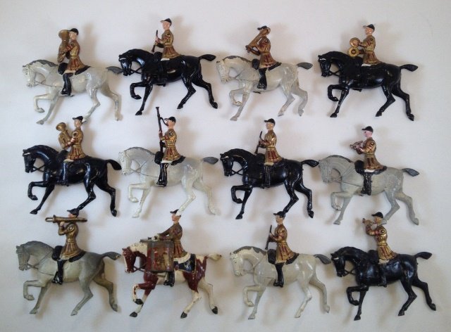 Britains Band Of The Life Guards #101: 12 pieces. Condition Very Good to Excellent. No Box. Post War.