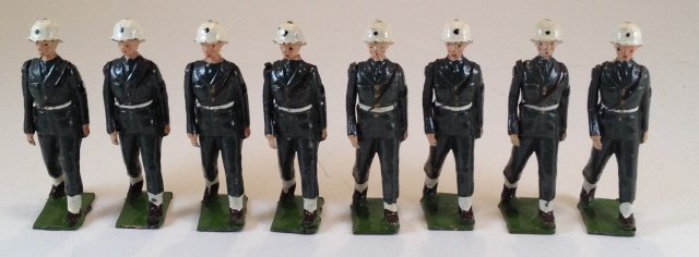 Britains Snowdrops #2021: 8 pieces. Condition Very Good to Excellent. No Box. Post War.