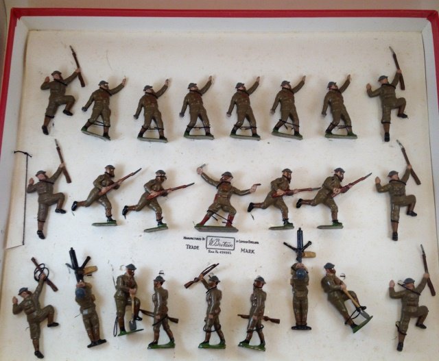 Britains British Infantry #1614: 24 pieces. Condition Very Good to Excellent; 2 broken. Post War.