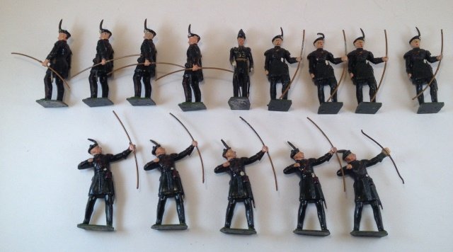 Britains From Set #2074 Royal Company Of Archers: 14 pieces. Condition Very Good to Excellent. No Box. Post War.