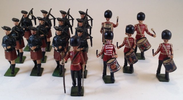 Britains From Set #2086 Drums & Pipes: The Irish Guard. 18 pieces. Condition Very Good to Excellent. No Box. Post War.