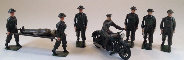 Britains Infantry Misc.: 9 pieces. Condition Very Good to Excellent. No Box. Post War.