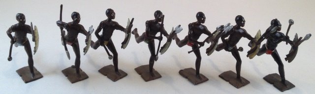 Britains Zulu's #147: 7 pieces. Condition Very Good; 2 broken arrows. Post War.