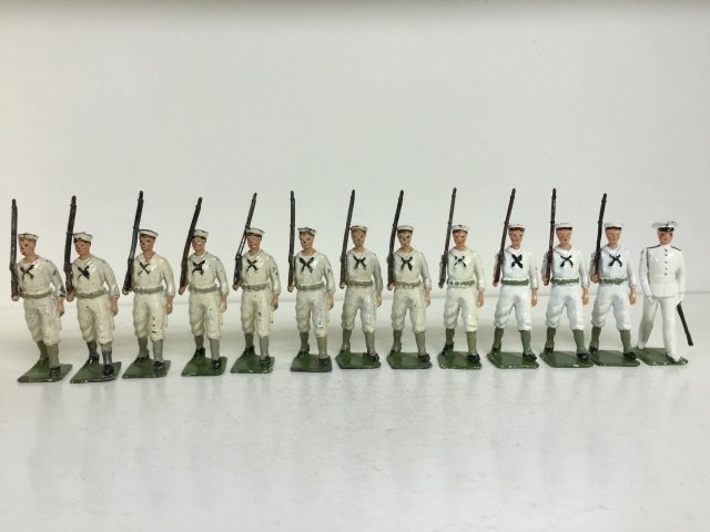 Britains U.S.A. Sailors #1253: 13 pieces. Mismatched. Condition Good to Very Good. No Box. Post War.
