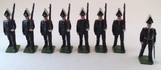 Britains Svea Lifeguards #2035: 8 pieces. Condition Very Good. No Box. Post War.