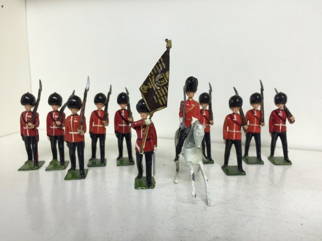 Britains From Set #1555 Changing Of The Guard: 11 pieces. Non-Matching. Condition Very Good. Post War.