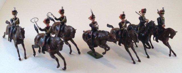 Britains Hussars & Royal Horse Artillery Pieces: 7 pieces. Condition Good; 3 broken pieces. Post War.