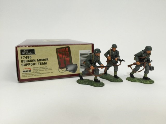 W Britain German Armor Support Team Set #17495: World War II. With original box. 3 pieces. Condition Excellent.