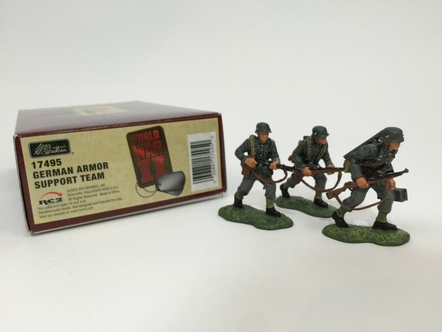 W Britain German Armor Support Team Set #17495: World War II. With original box. 3 pieces. Condition Excellent.