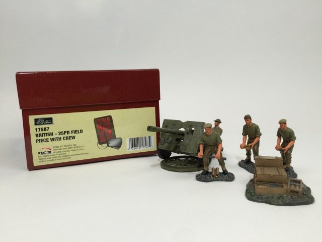 W Britain British - 25PD Field Piece Set #17587: World War II. With Crew and original box. Includes Rammer, Pewter Gun, Layer, Resin Magazine Crate, Handler and Loader. 6 pieces. Condition Excellent.